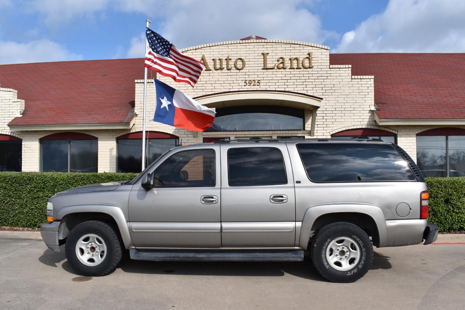 2003 Gold /Tan Chevrolet Suburban (1GNEC16Z23J) with an V8, 5.3.0L engine, 4 SPEED AUTOMATIC transmission, located at 5925 E. BELKNAP ST., HALTOM CITY, TX, 76117, (817) 834-4222, 32.803799, -97.259003 - Buying a 2003 Chevrolet Suburban can offer several benefits, including: Spaciousness: The Suburban is known for its ample interior space, making it great for large families, hauling cargo, or even converting into a camper. Towing Capacity: It's equipped with a robust engine and frame, allowing it - Photo#0